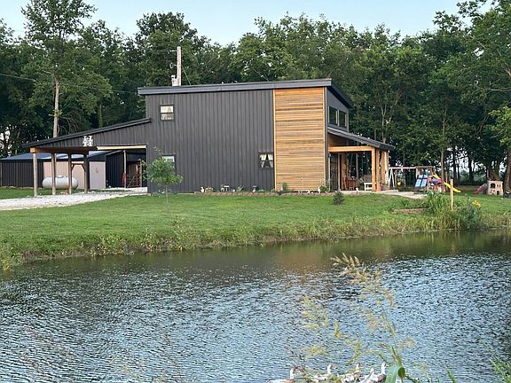 2nd image of 351 Iowa Rd