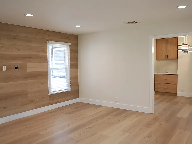 22131 Leadwell St — Photo 10