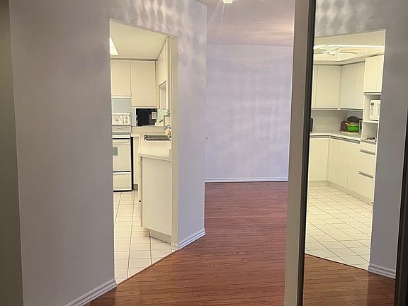 4th image of 7460 Bathurst St #1706