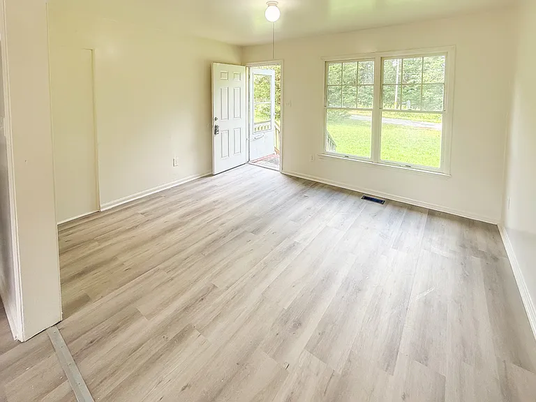 520 Lancaster Creek Dr — Photo 3