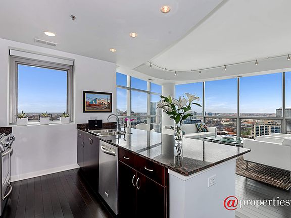 Kitchen / Living Room
