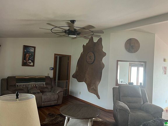 3rd image of 606 Poplar St