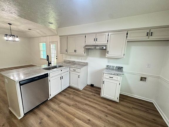 5th image of 2524 Water Oak Dr