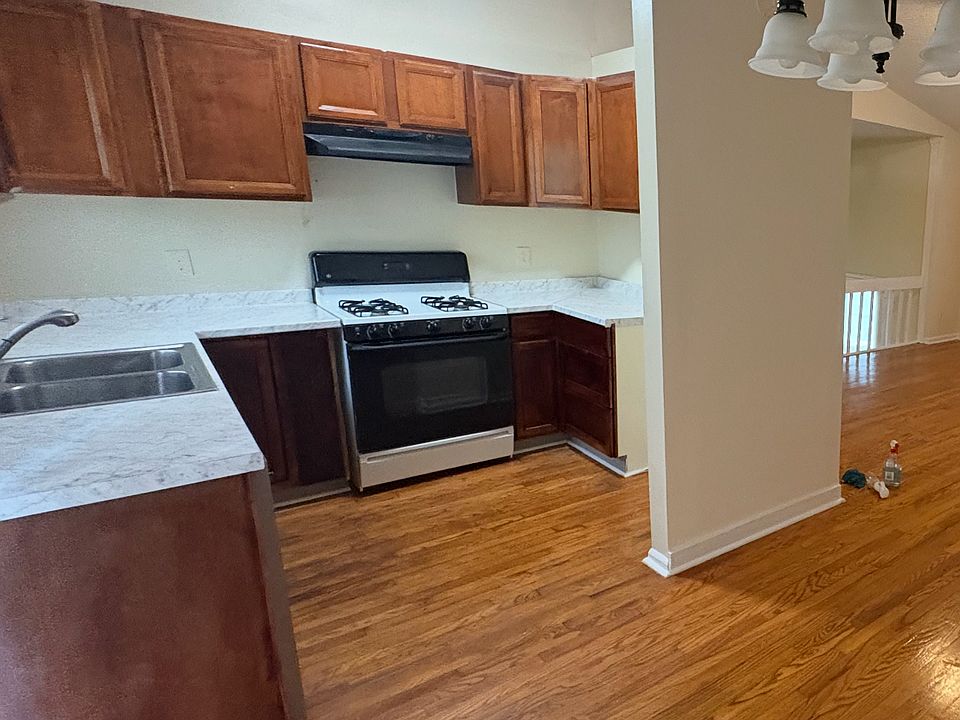 2nd image of 5190 Walker Rd
