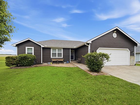 2nd image of 422 Prairie Bend Dr