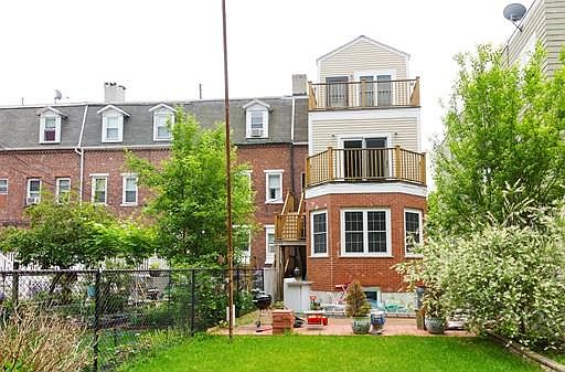 3rd image of 616 E 6th St