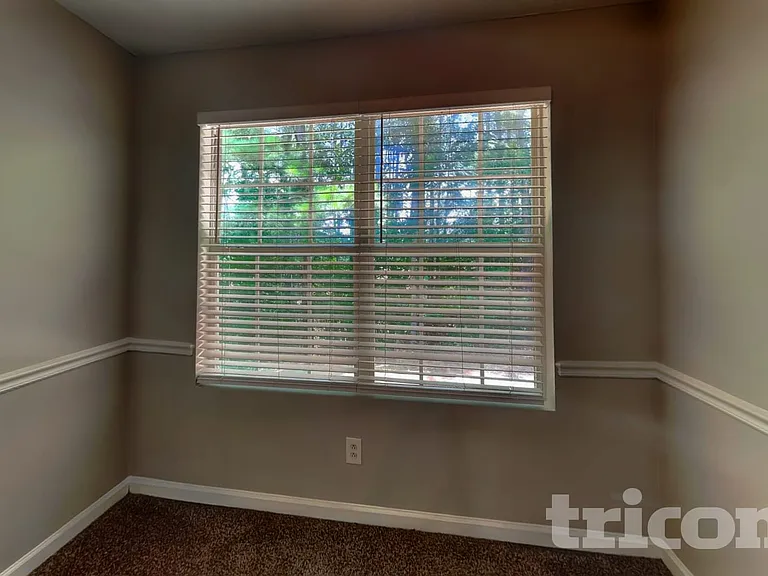 190 Fairclift Dr — Photo 4