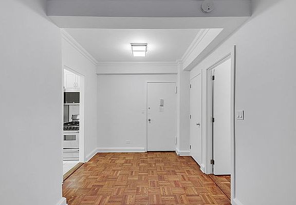 4th image of 136 E 55th St APT 3B