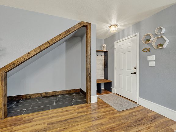 4th image of 689 NORTHGAP DR