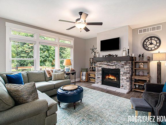 4th image of 1348 Olde Evergreen Way