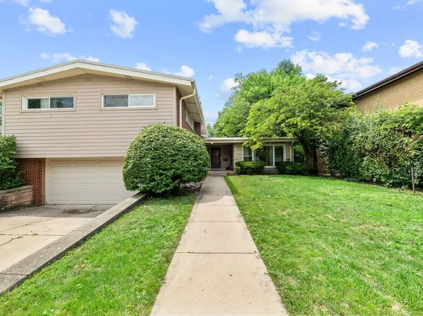 9016 Kilbourn Ave, Skokie, IL 60076