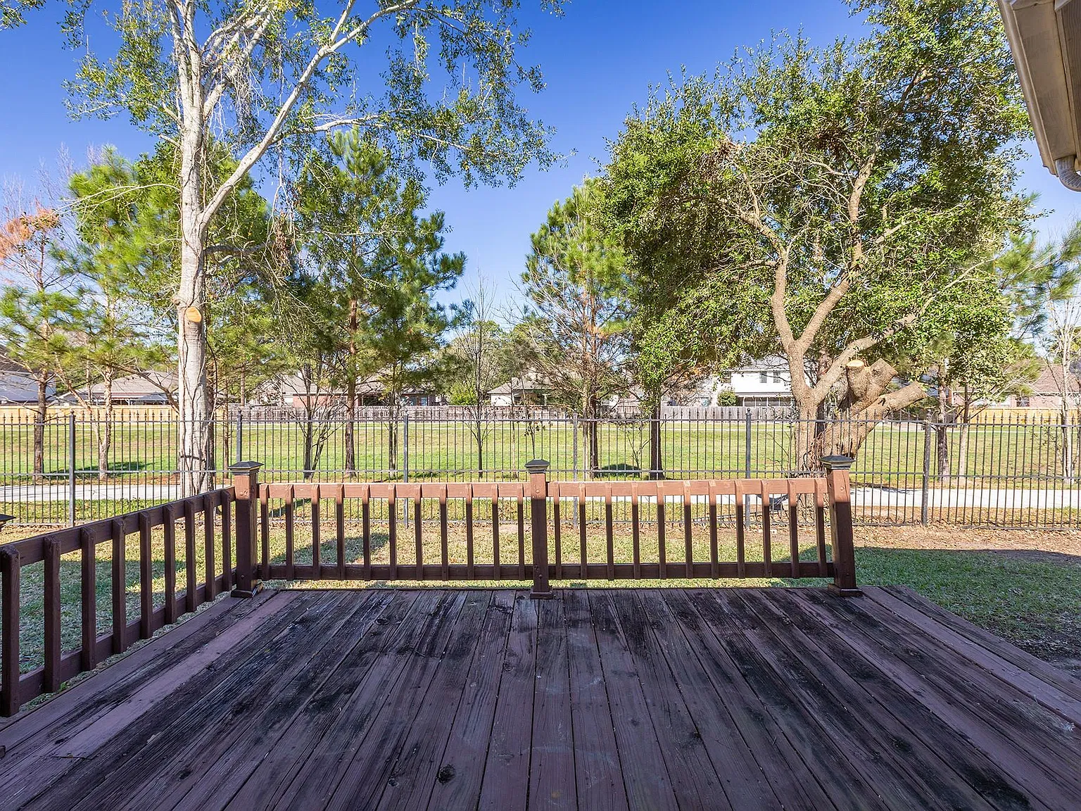 4 bed, 2.0 bath, 2588 sqft, $2,475 — Photo 3