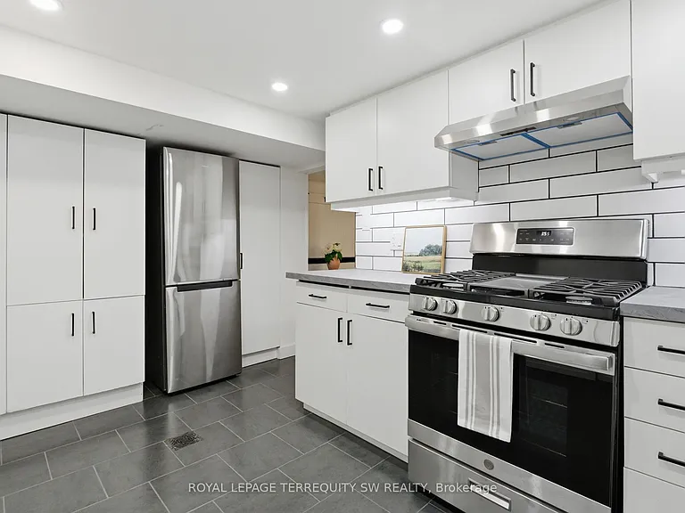 497 Ossington Ave #BASEMENT — Photo 20