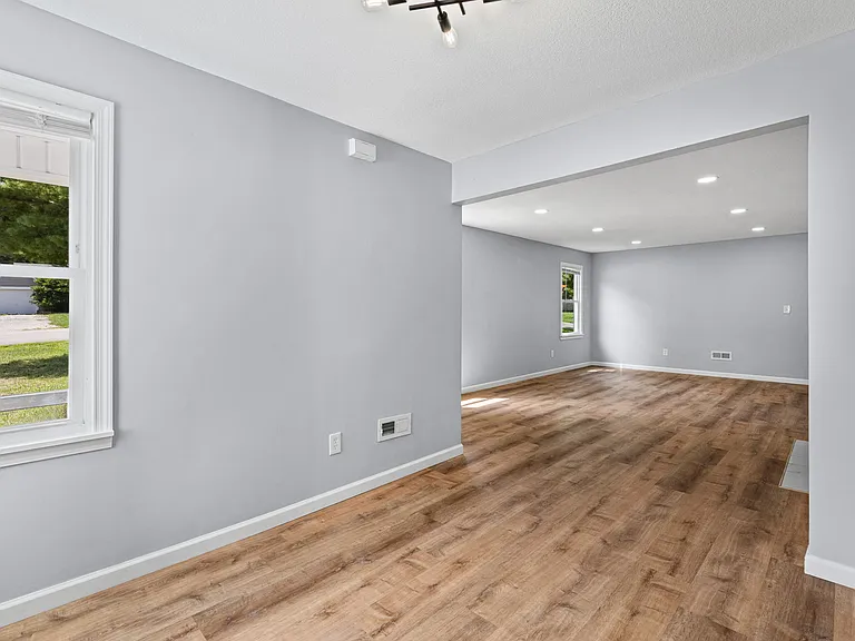 938 Locust Ave — Photo 24