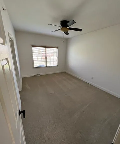 Upstairs Guest Bedroom (2nd Bedroom)