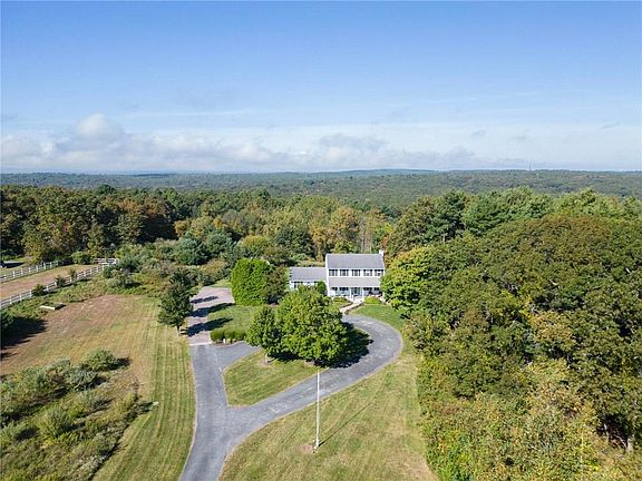 3rd image of 24 Valley Look Ct