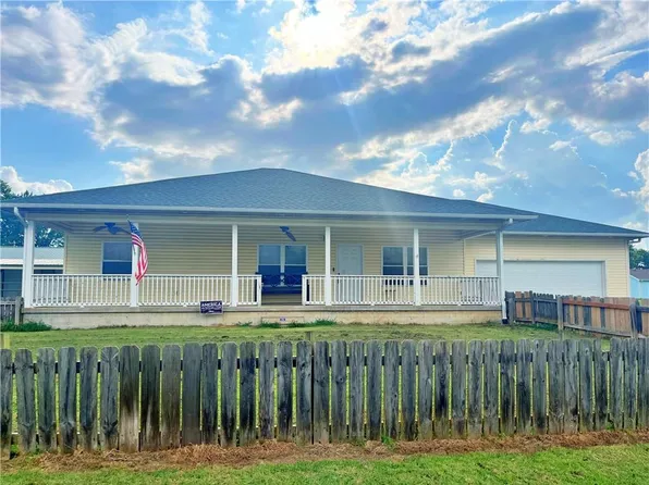 113 Josie St, Girard, KS 66743