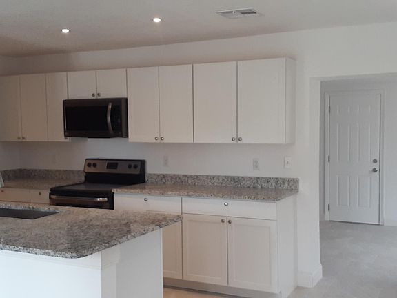 2nd image of 2325 Southwest Cir