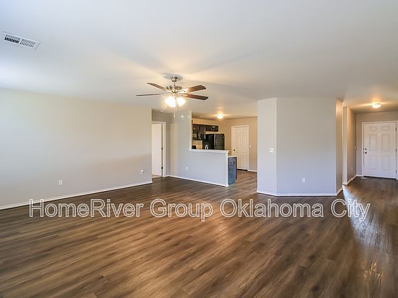 5th image of 3341 SE 94th St