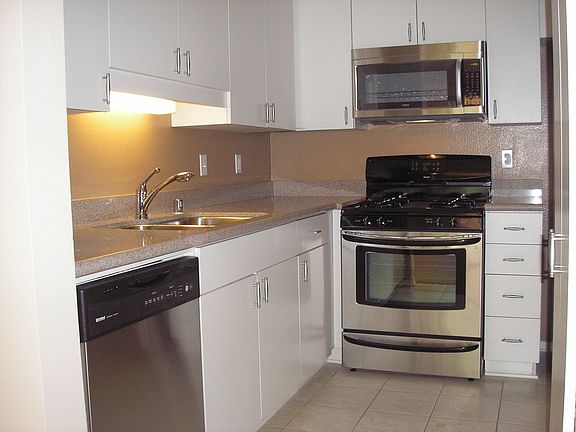 3rd image of 22115 Burbank Blvd Unit 1