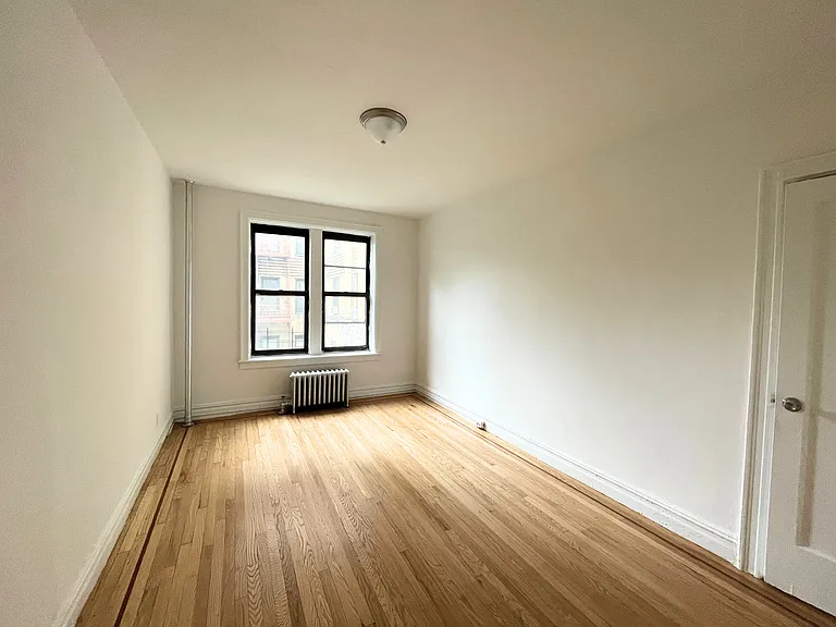 815 E 14th St #2H — Photo 4