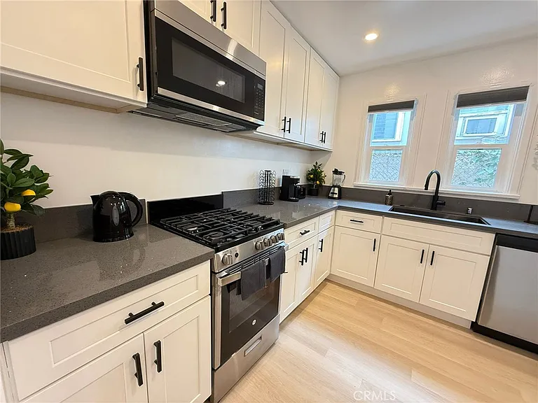 1123 1/2 N Vista St — Photo 15