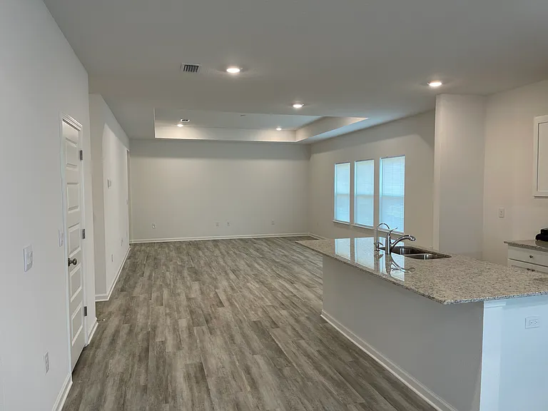 415 Arrowwood Blvd — Photo 5
