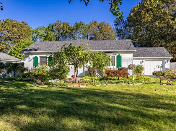 41 Pontiac St, Webster, NY 14580