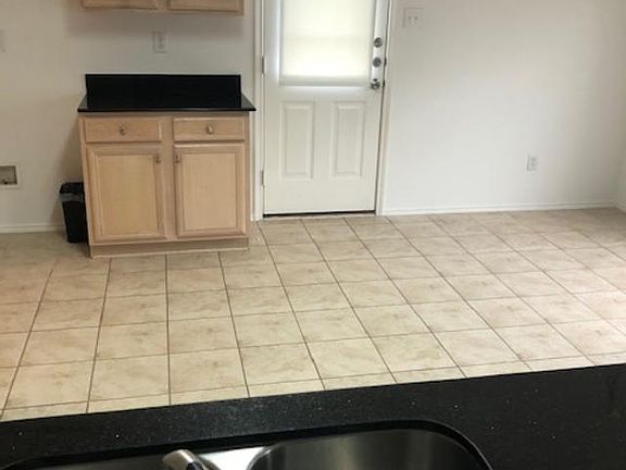 4th image of 2908 Hillside Dr