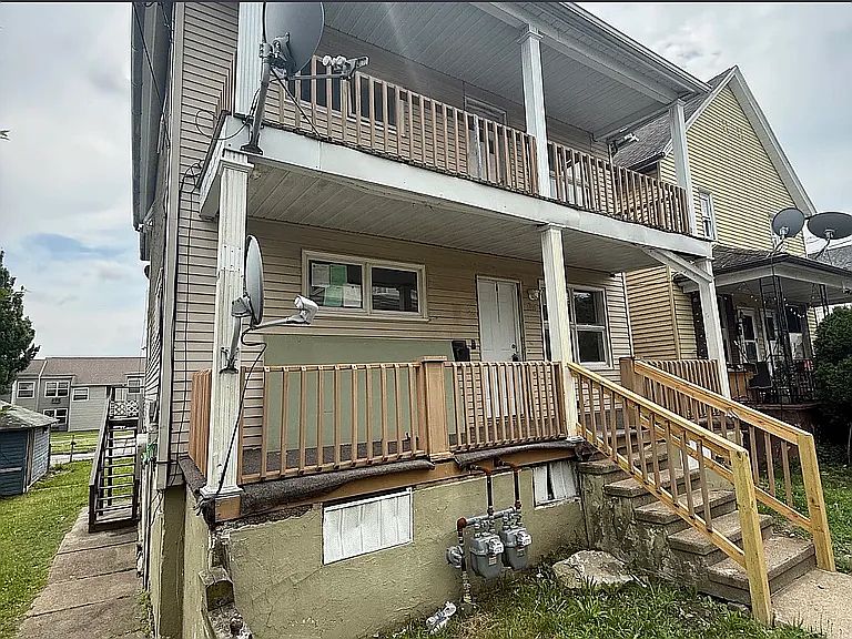 1st image of 1008 Mount Vernon Ave APT 3