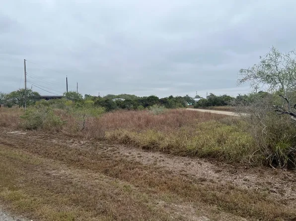 186 Dolphin Dr, Rockport, TX 78382
