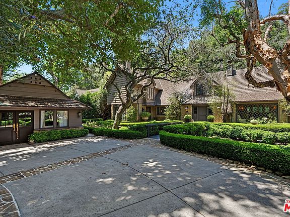 4th image of 575 N Beverly Glen Blvd
