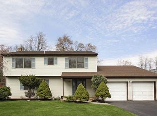 7 Anna Ln, Edison, NJ 08820