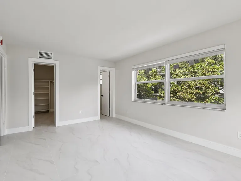 The Oaks Apartments — Photo 47