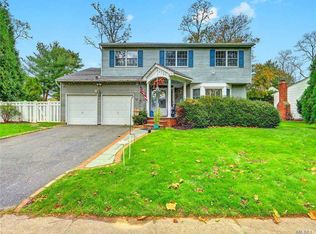 153 Chaffey Ct, Dix Hills, NY 11746