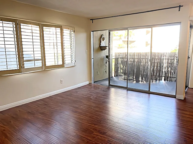 1817 N Fuller Ave #301 — Photo 2