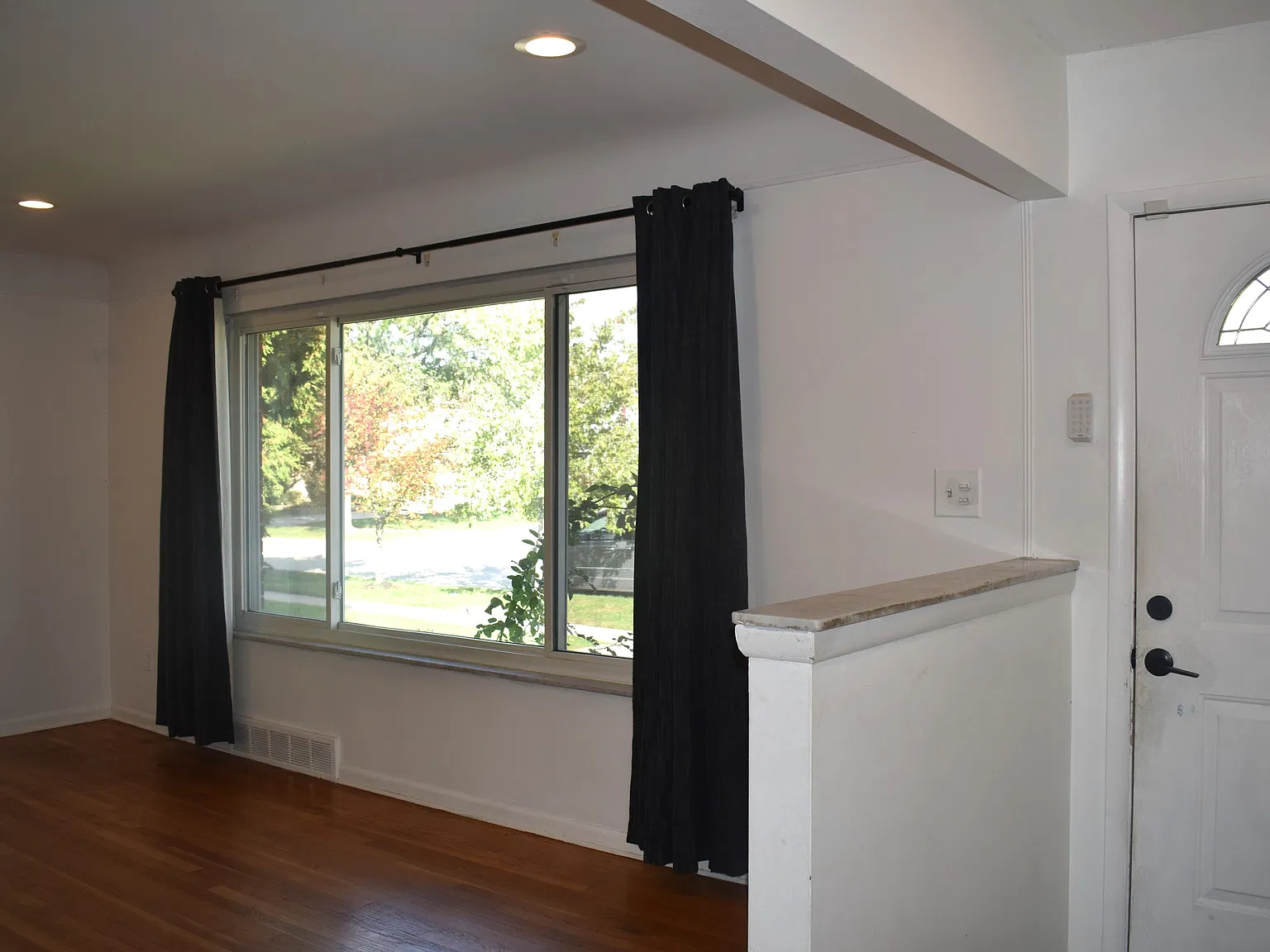 2 bed, 1378 sqft, $1,900 — Photo 3