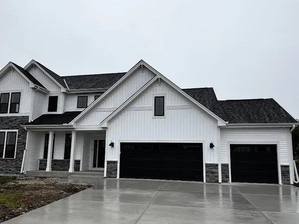 1722 Switchgrass STREET, Oconomowoc, WI 53066