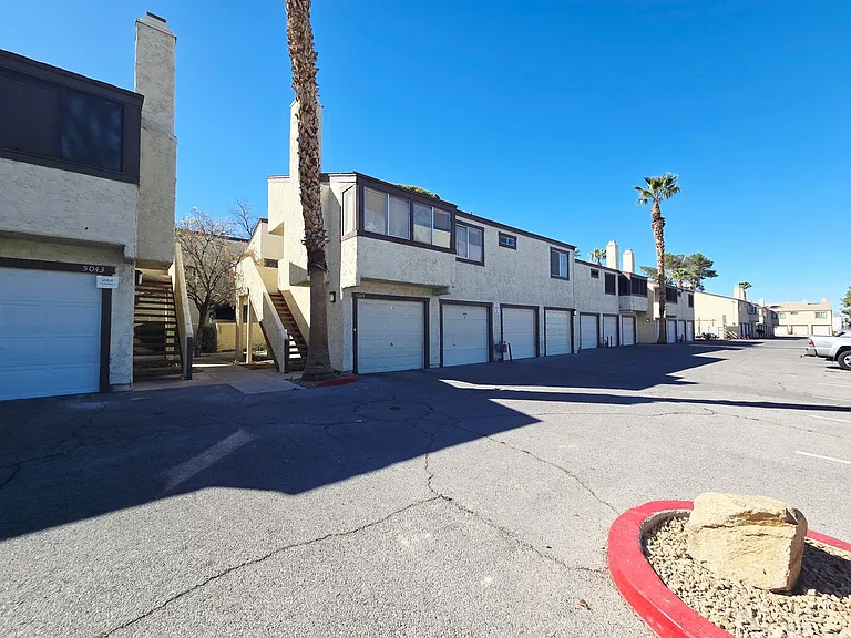 5045 Spencer St #B — Photo 17