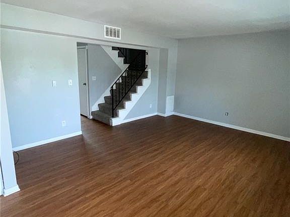 5th image of 1950 Larkswood Dr