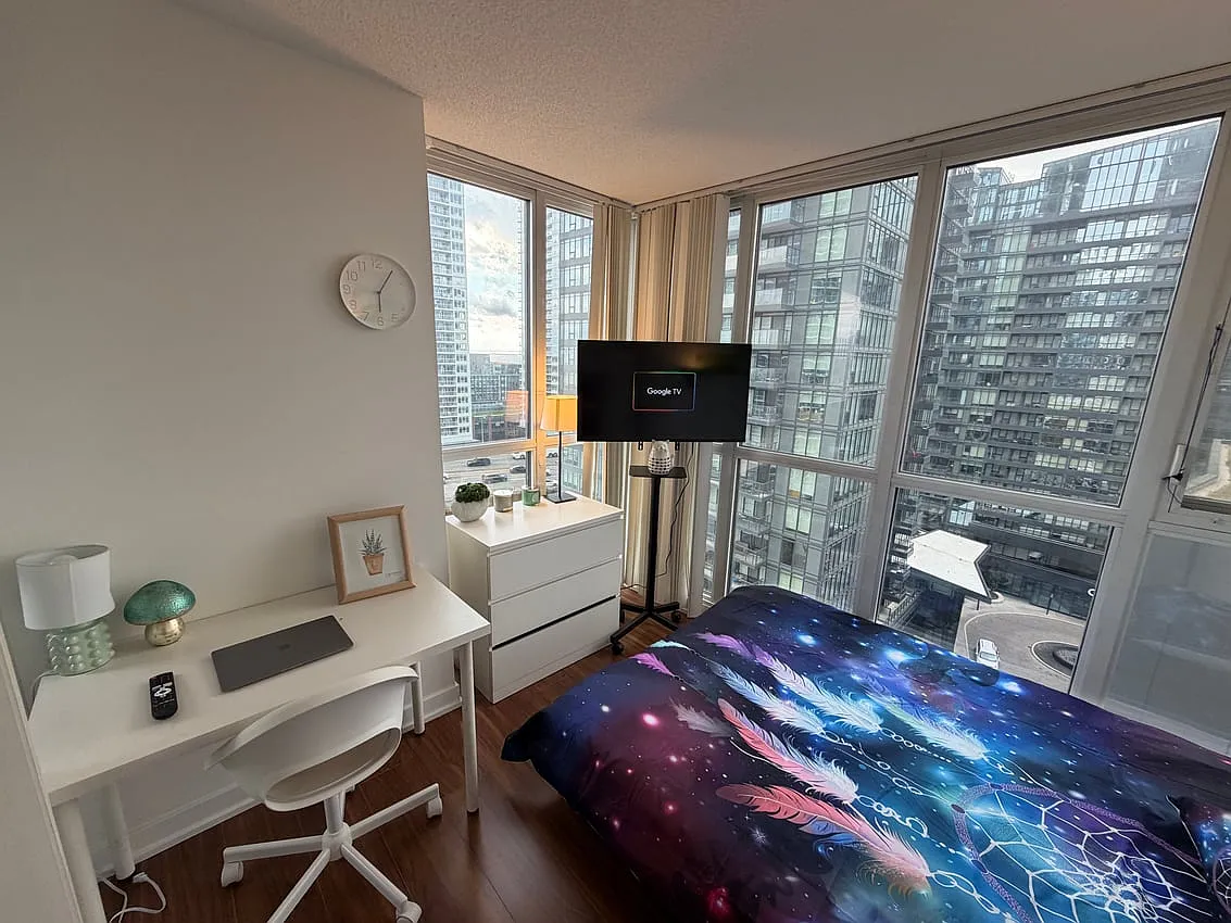 Deluxe Room - Queens Wharf Rd & Fort York Blvd — Photo 3