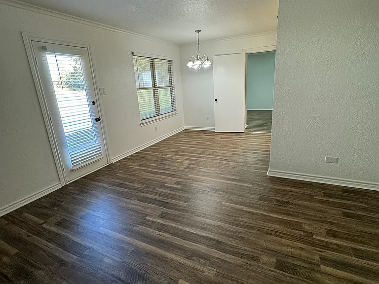 2231 E Renfro St — Photo 3