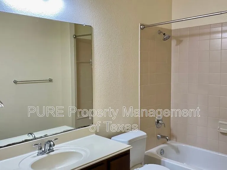 4718 Madrid Dr — Photo 15