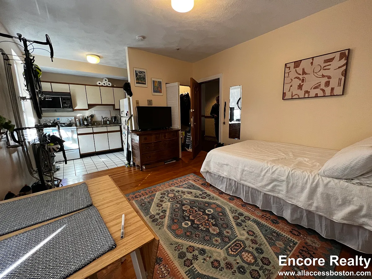 Building Photo - 92 Gordon St #205