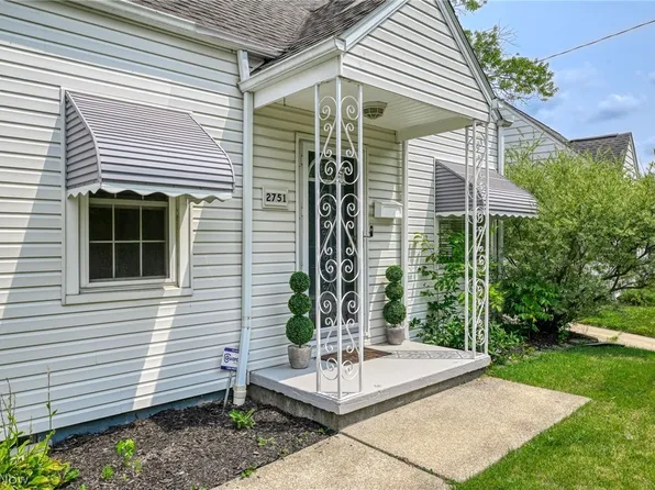 2751 Valley Rd, Cuyahoga Falls, OH 44223