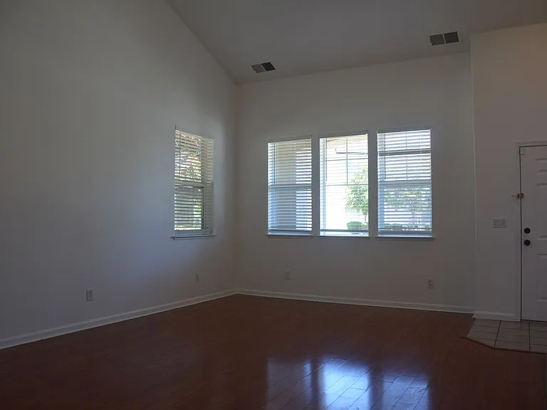 1019 Cape May Dr — Photo 4