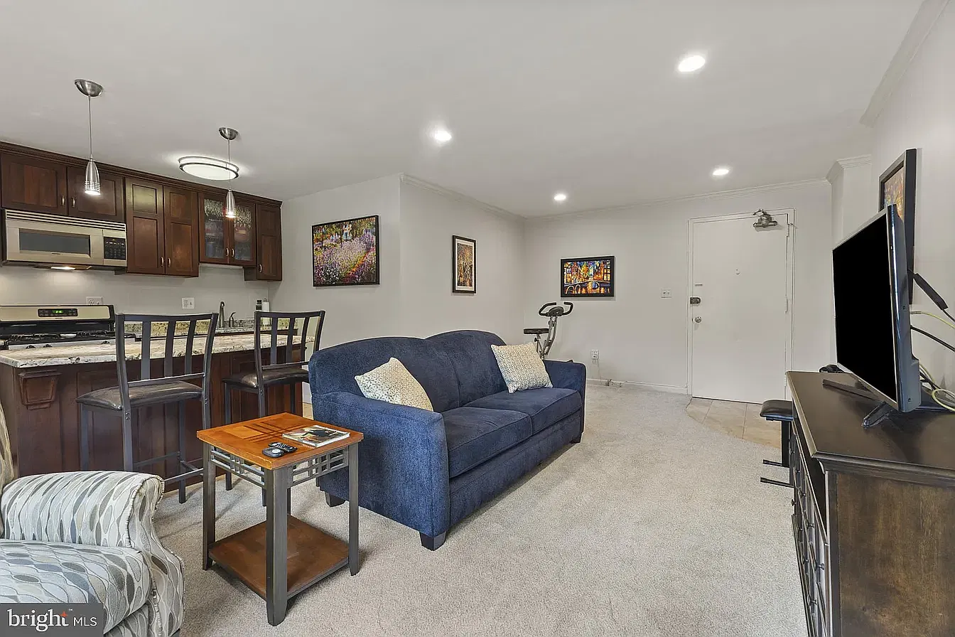 1 bed, 670 sqft, $2,000 — Photo 2