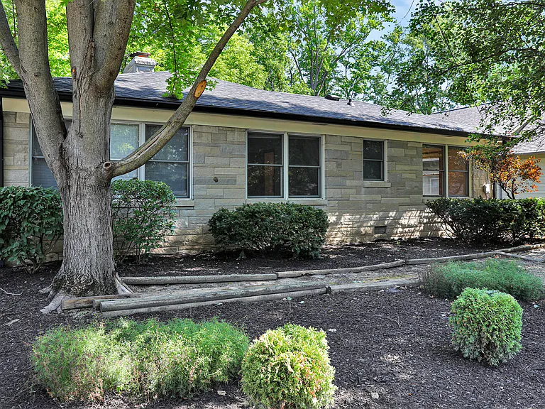 760 W Pine St — Photo 3