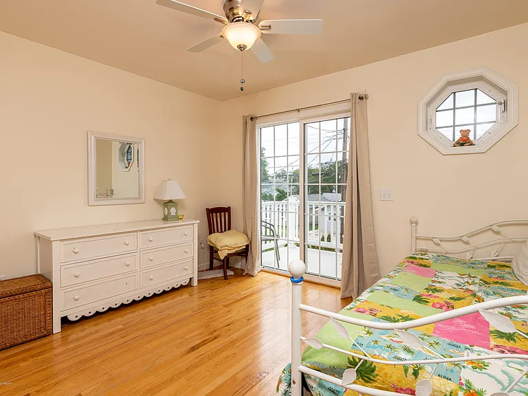 119 6th Ave — Photo 21