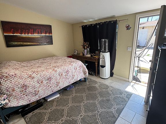 Master Bedroom - That's a Queen bed